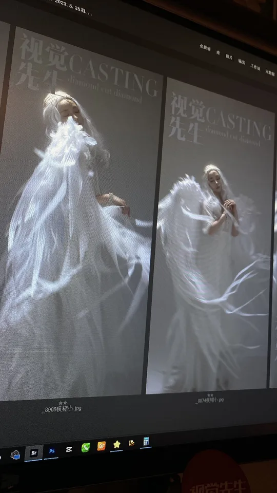 显示器上播放着一部电影