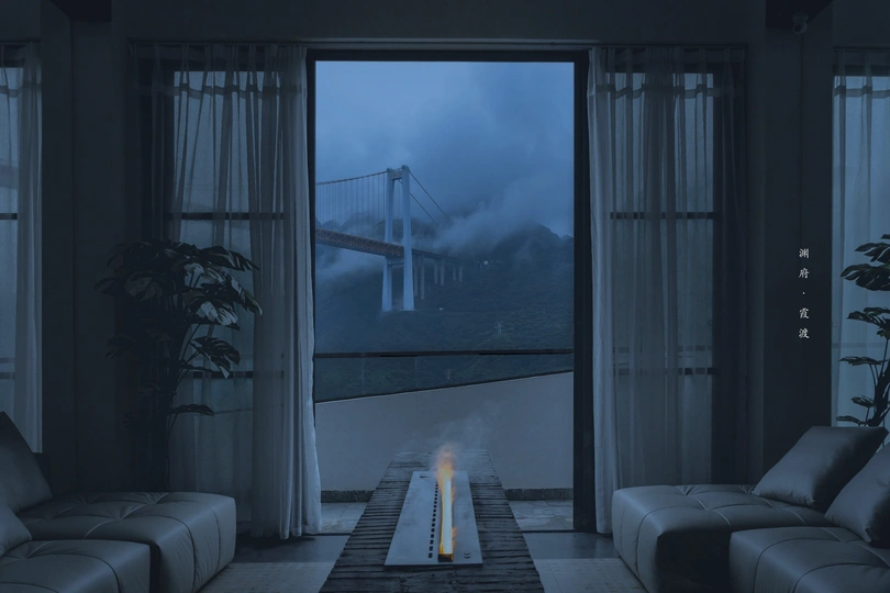 窗户上有蜡烛的暗室