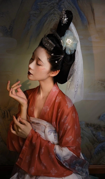 一幅穿着红色和服的女人的画