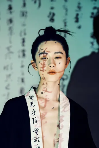 戴了妆容的模特