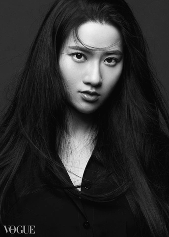 黑白肖像画一位长发年轻女子