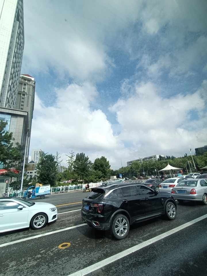夏天的云，有阳光的味道。