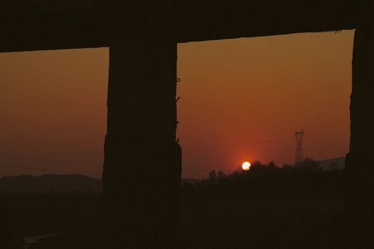 夕阳西下 天边红霞满天