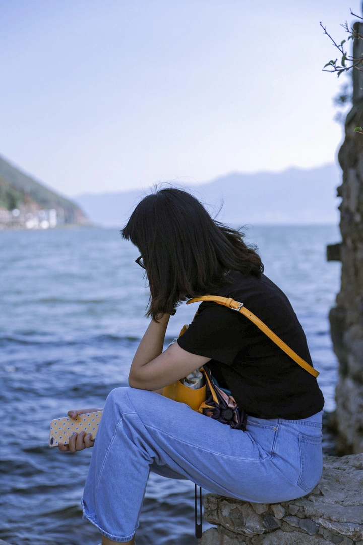 沉思少女