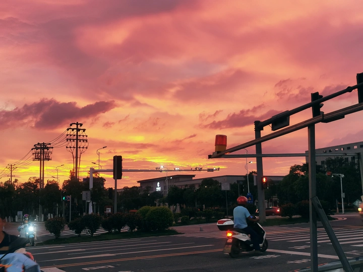 晚霞的路上