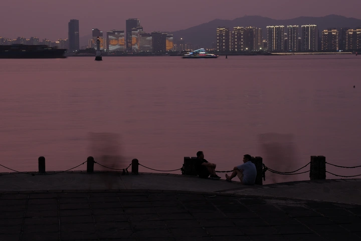 海边畅谈