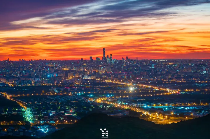 城市苏醒时