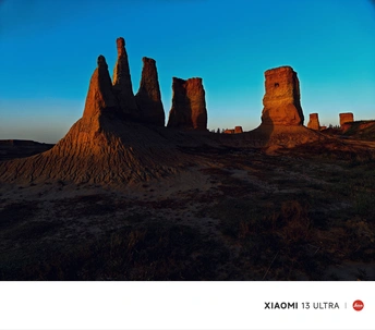 太阳落山了 天空是蓝色的 岩石是橙色的 日出是蓝色的 日落是橙色的。