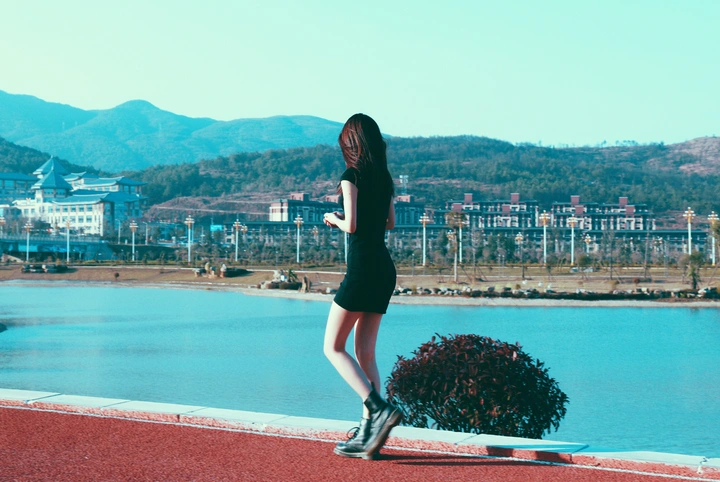 《涵》———-美好的路遇