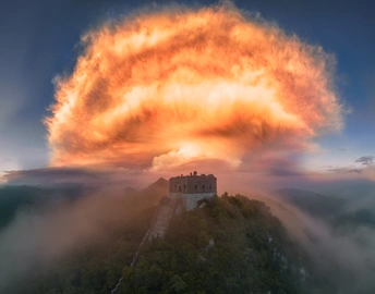 山顶城堡 太阳在天上