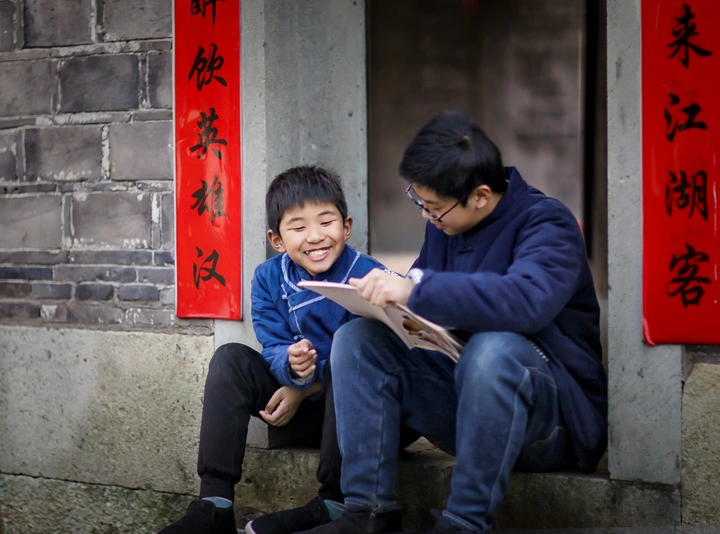 给你两个故事