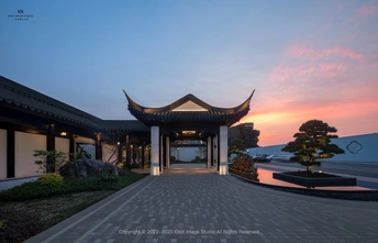 夕阳下建筑前的小径
