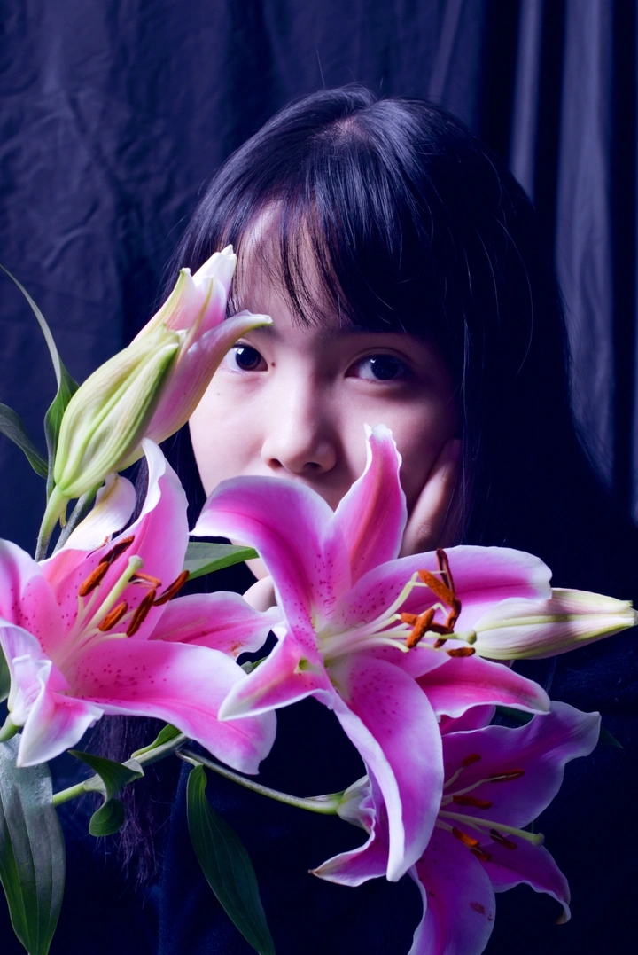 女孩和花
