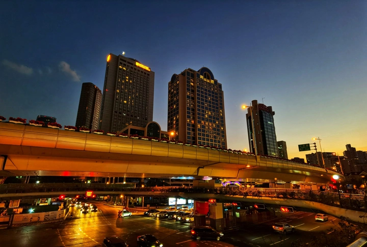黄昏的街道，停下歇歇