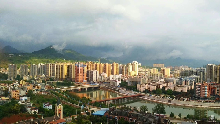 清新雨后阳光