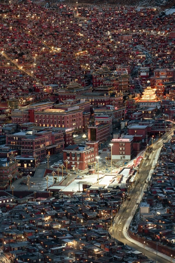 夜晚的大城市照片