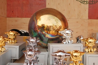 展示在房间里的一个奖杯收藏