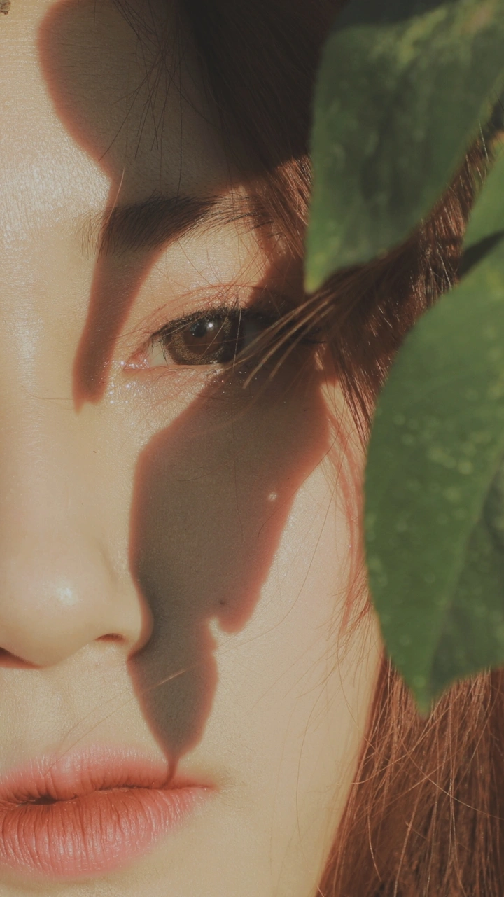 “花看半开，酒饮微醺”