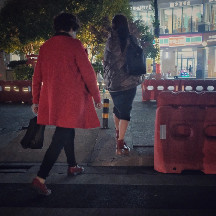 红色