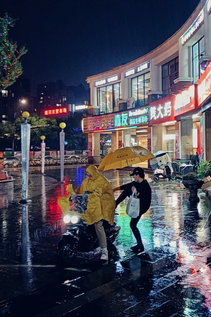 提跨抬腿。嘿—呀！