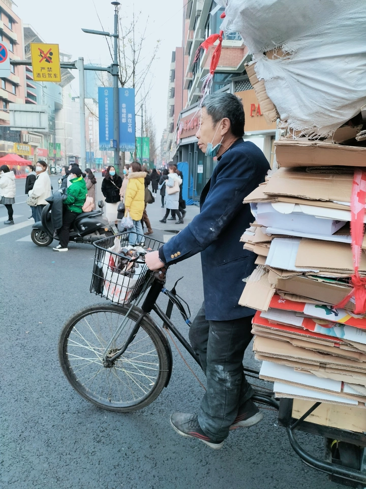 街拍；生于街头