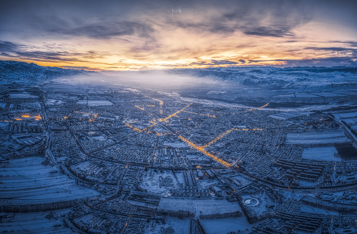夕阳下的城市 aerial view