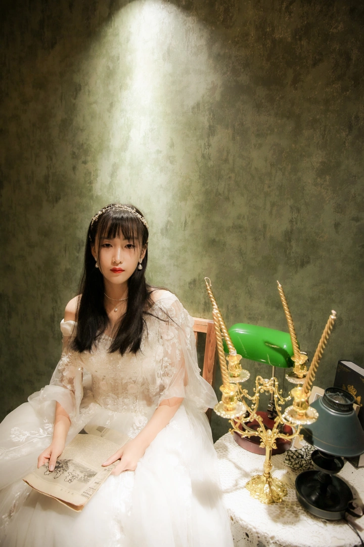 👰🏻