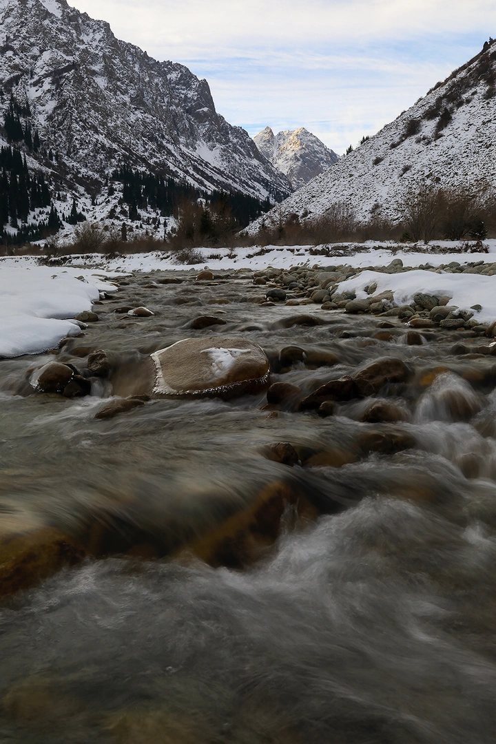 雪山脚下