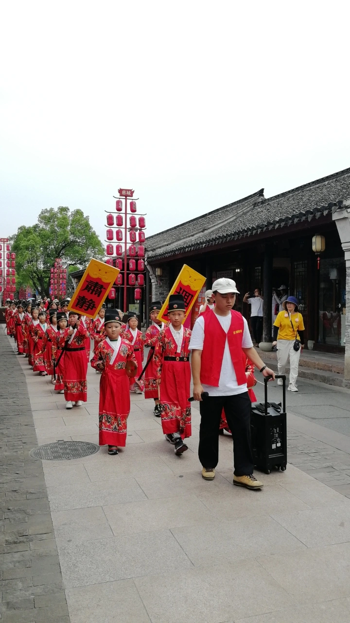 小大人巡街啦