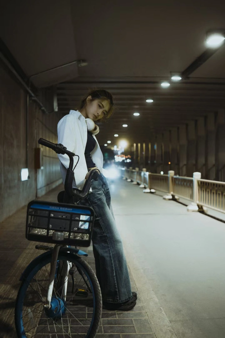 隧道夜景人像