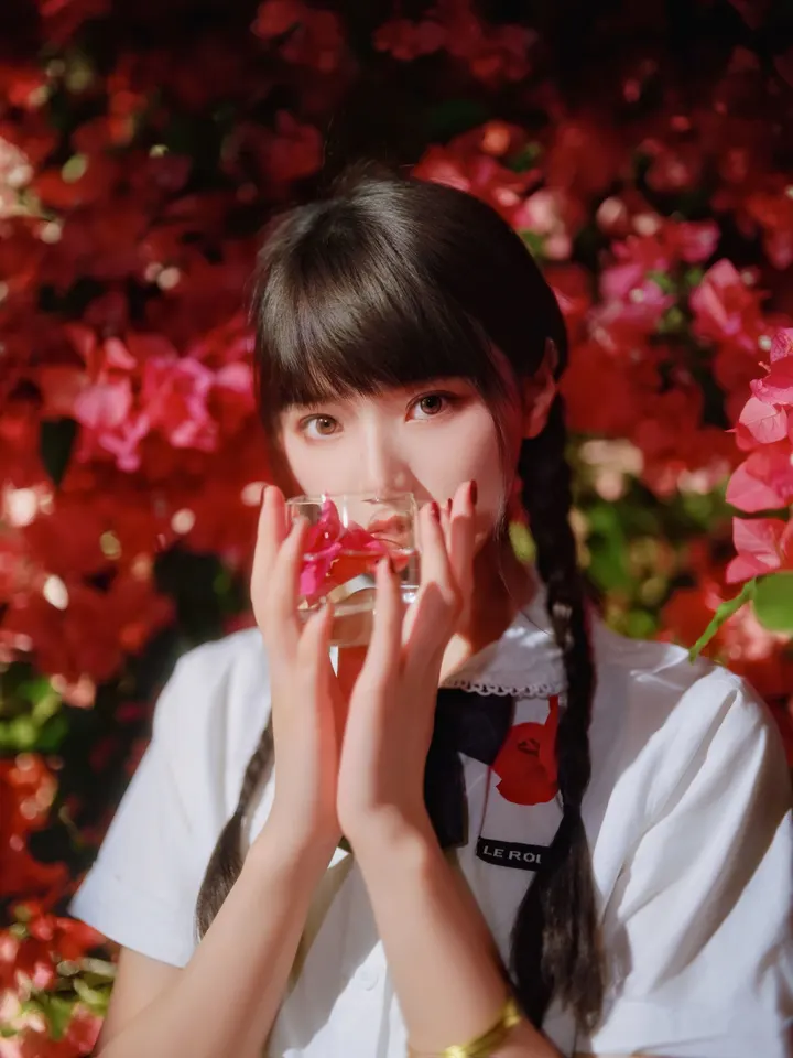 三角梅人像