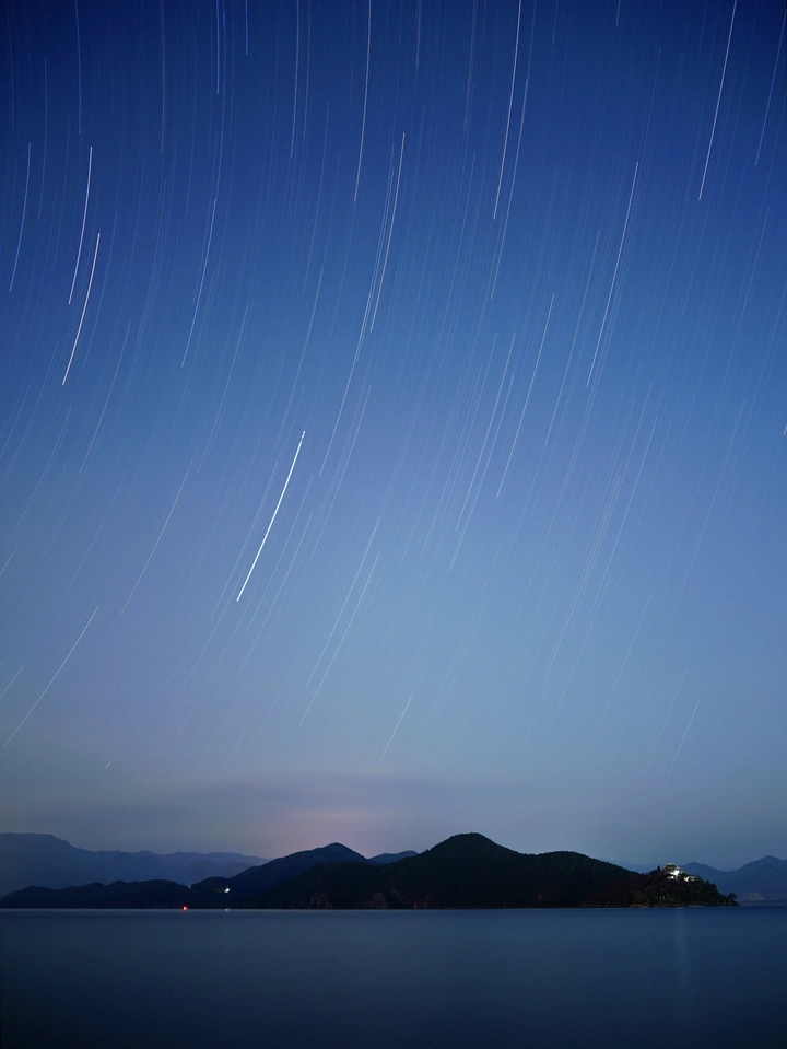 泸沽湖深夜星空