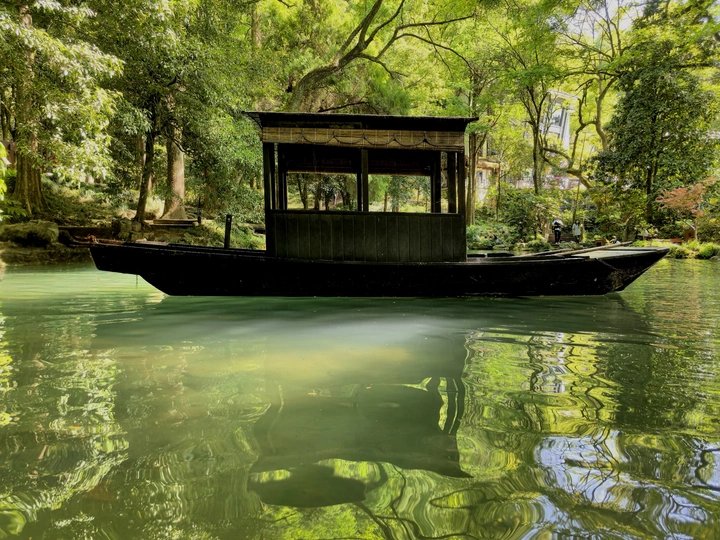 绿湖泛舟
