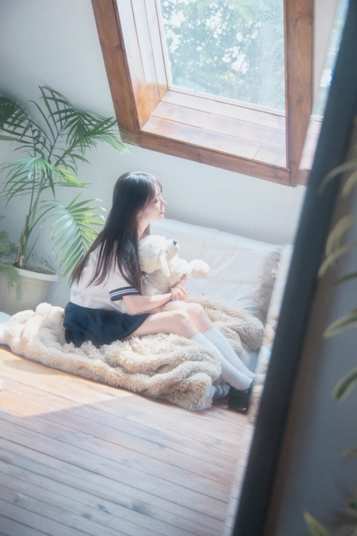 藏在房间里的青春，水手服+慵懒午后