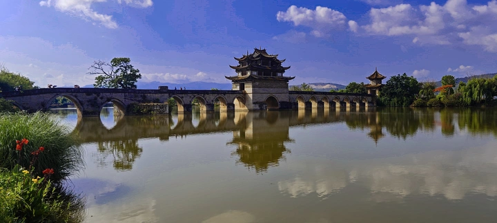 光影中的建水双龙桥