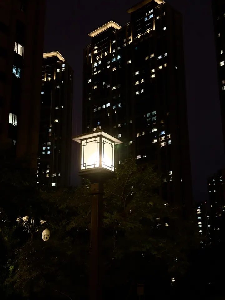 雨夜灯影