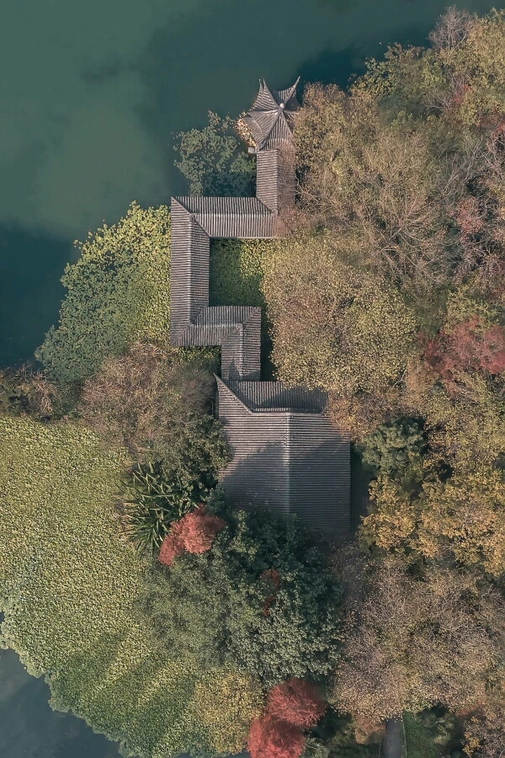 西湖深处
