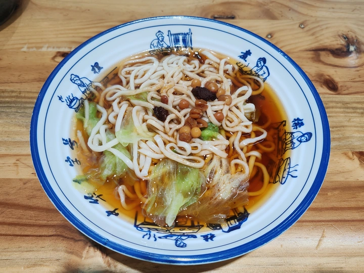 路边小店美味的板面