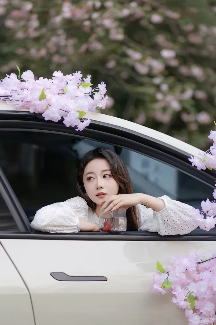 趁着花好时，赶紧带妹子来一组写真