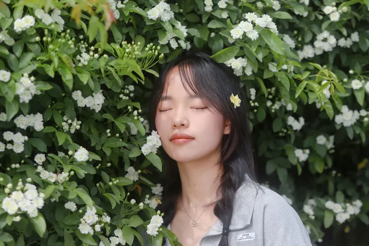坠入七里香花海