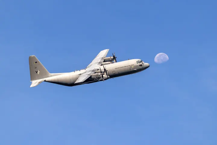 C130冲向月球