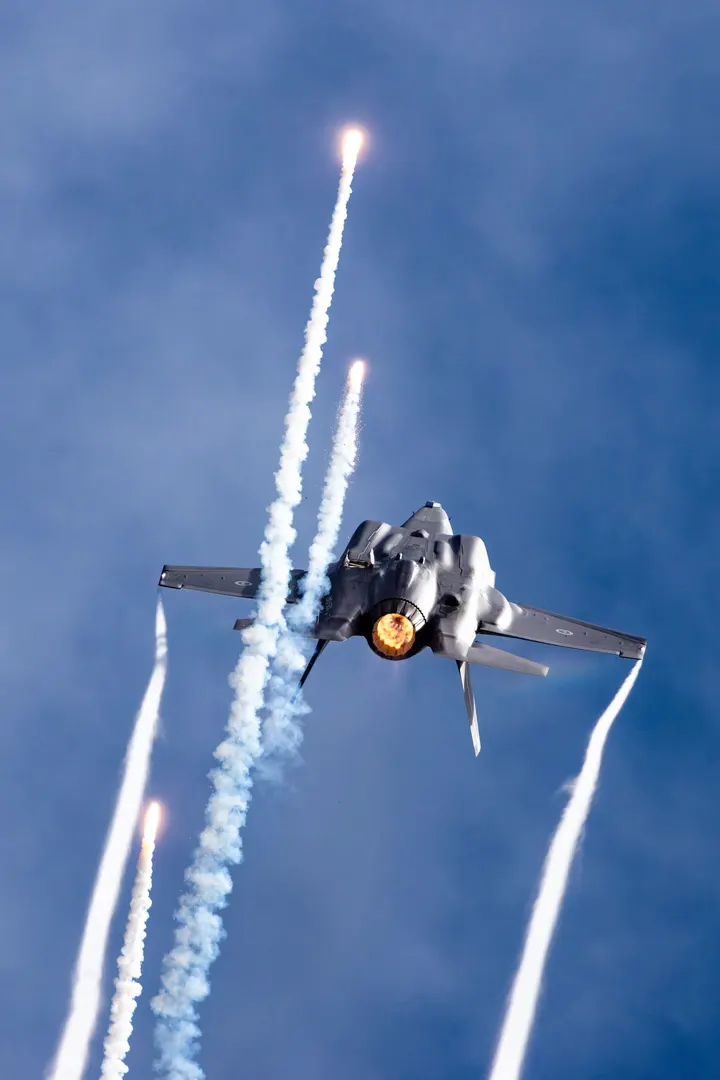 F35发射干扰弹