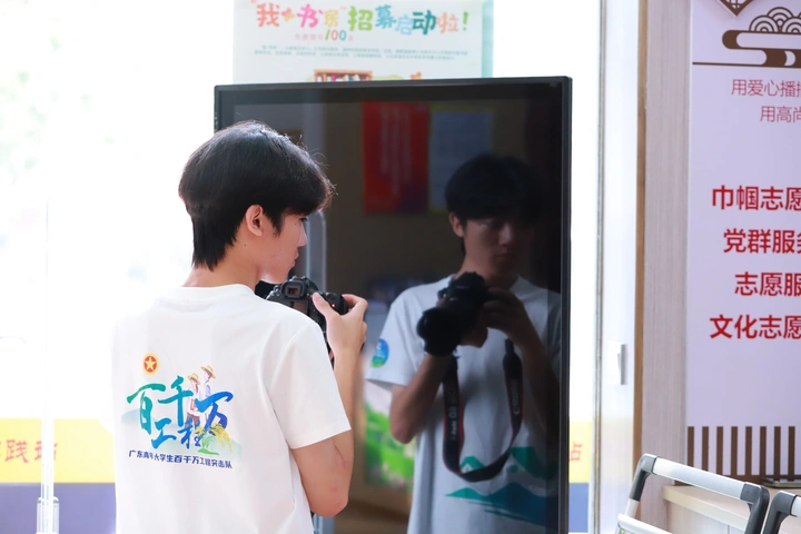 《镜中对焦：青春使命的显影》