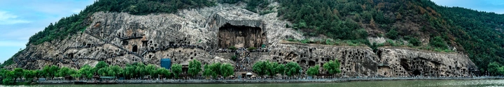 龙门石窟西山全景图