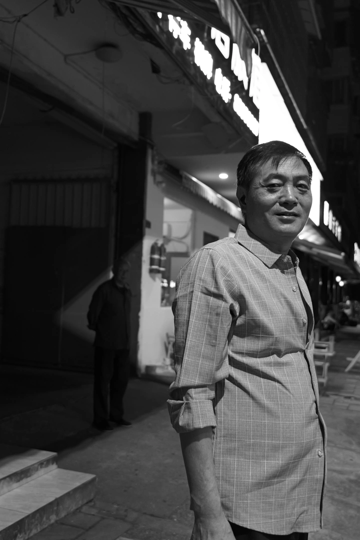 街头纪实/你是我遇到的第一位主动让我来拍照的人:）