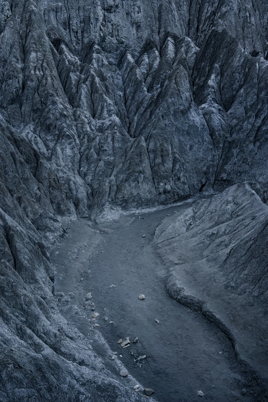 山间小路 岩石和小径