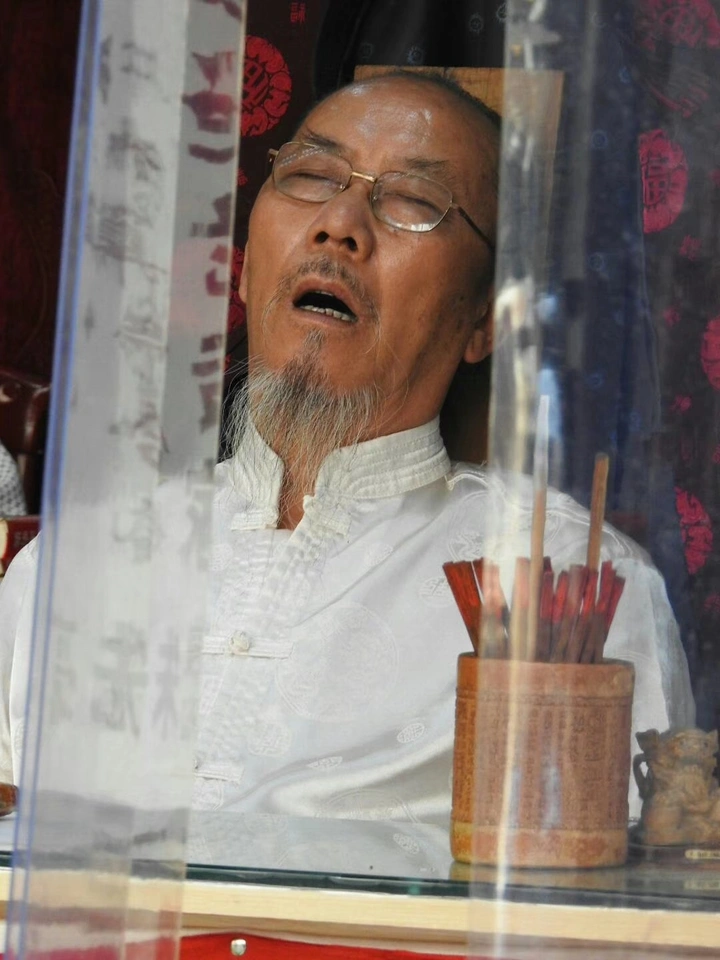 提醒久困英雄的老专家