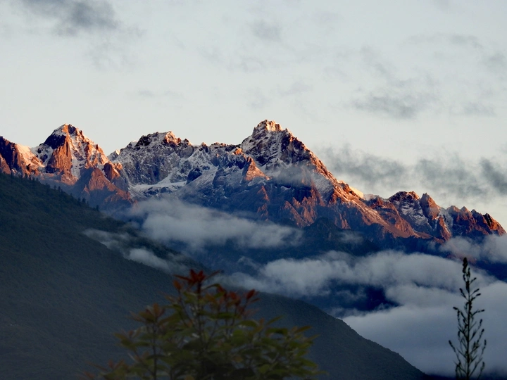 日照金山