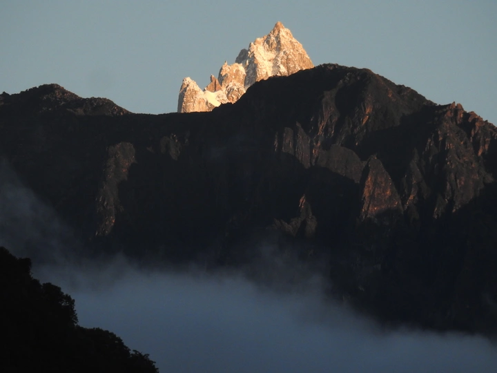 Annapurna II/日照金山