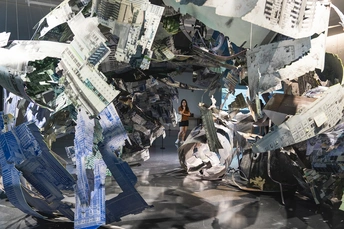 一件正在展示的艺术品